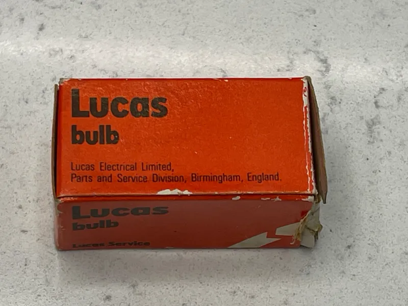لامپ انگلیسی LUCAS انتیک و مصرفی خودرو 24v 2/8W