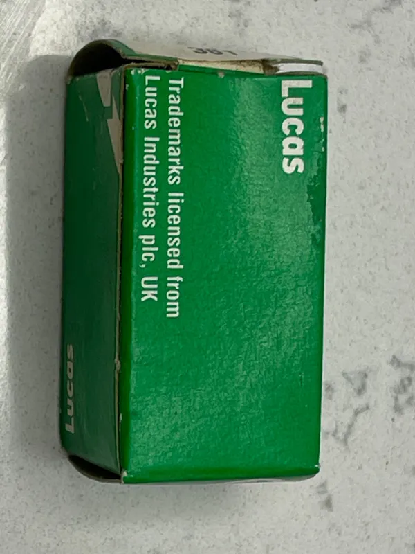لامپ انگلیسی LUCAS انتیک و مصرفی خودرو 24V 2/8W