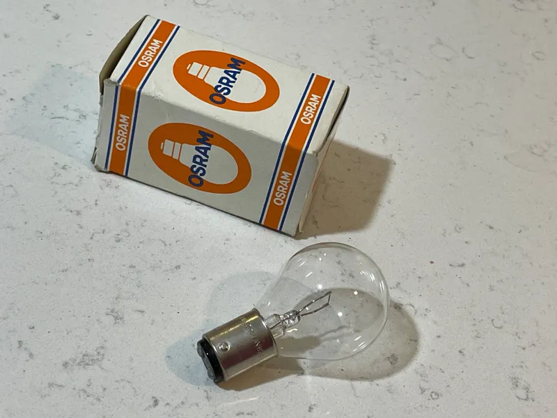 لامپ رشته ای اسرام osram ایتالیایی 12v 15w