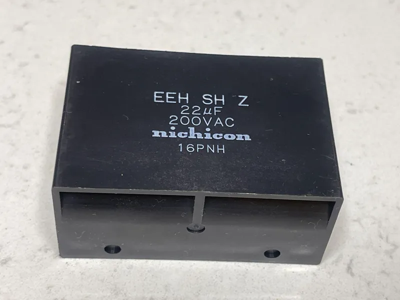 خازن 22 میکرو فاراد 200vac ژاپنی nichicon نیچیکون