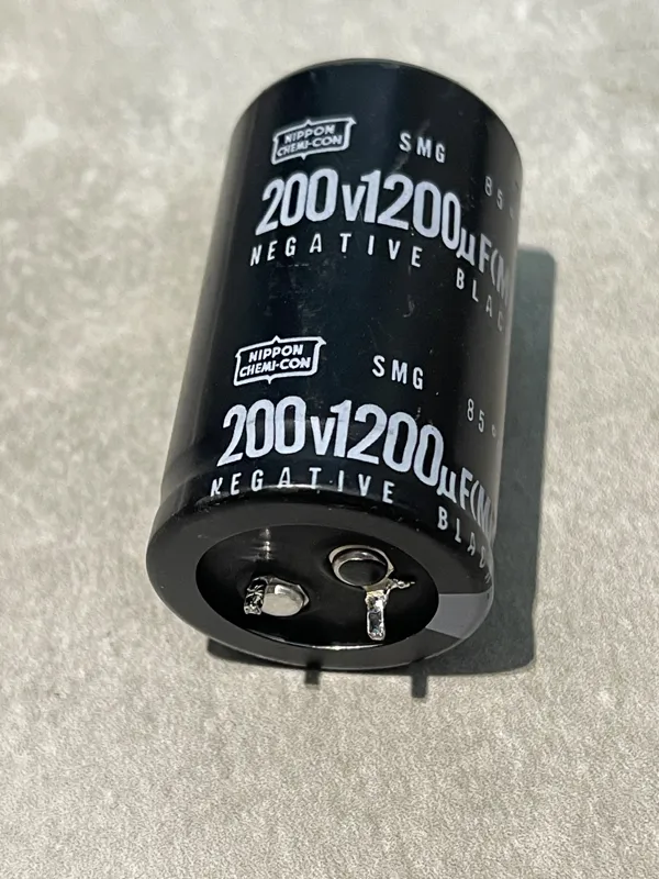 خازن ژاپنی 1200uf 200v برند نیپون NIPPON