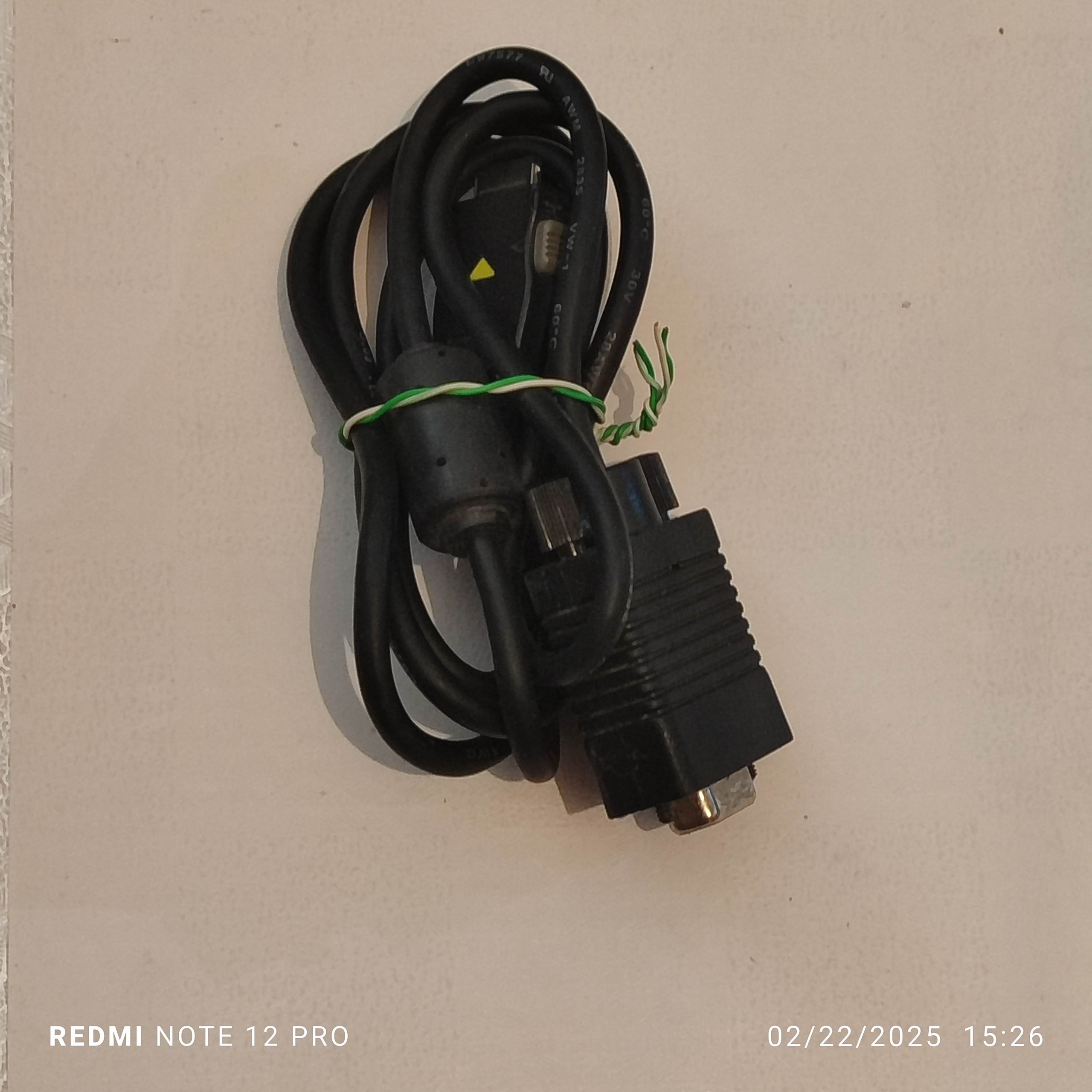 کابل کامپیوتر وصل می شود به موبایل