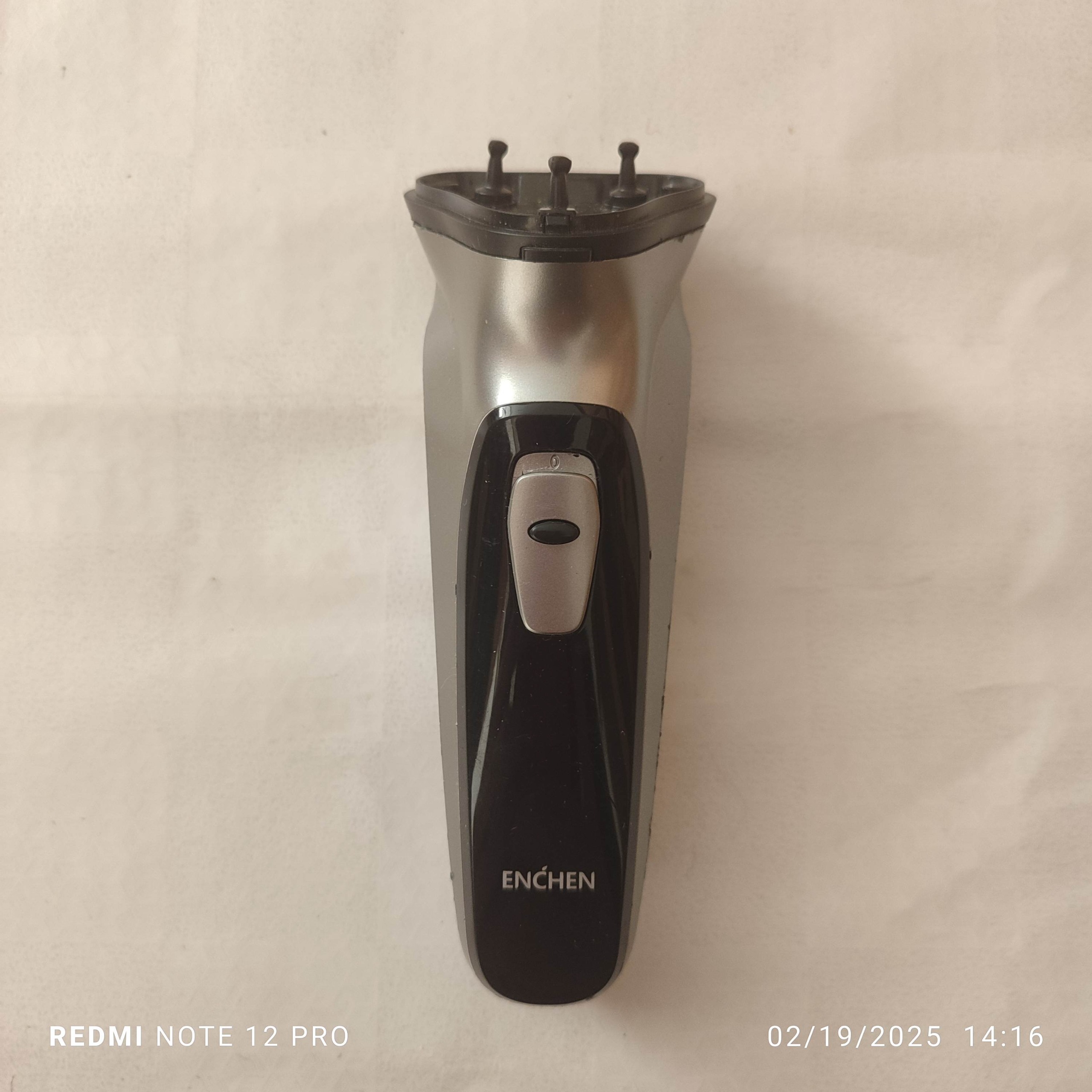 ریش تراش انچن کار میکند ولی خط زن و سری ندارد