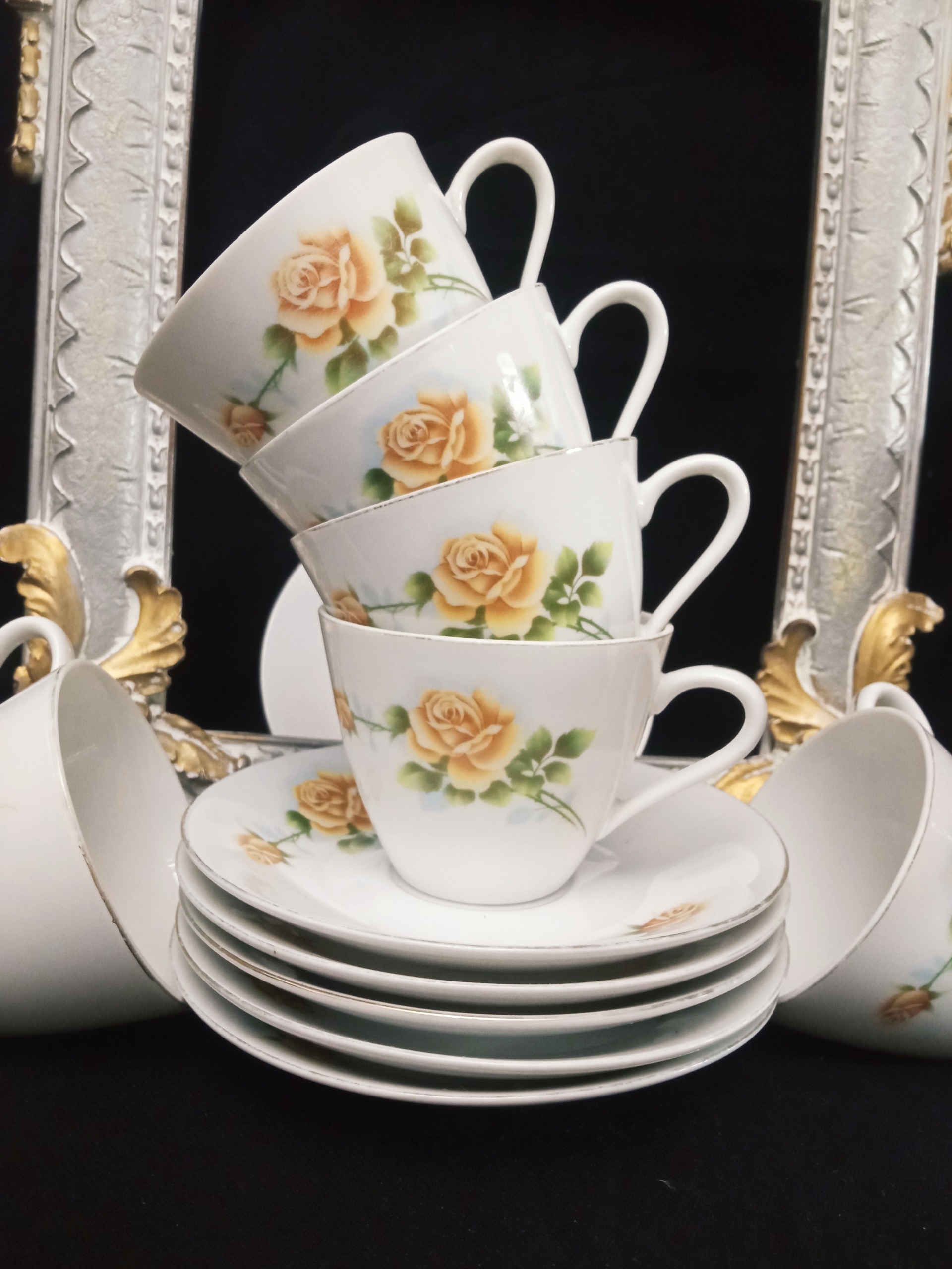 فنجان و نعلبکی کاغذی