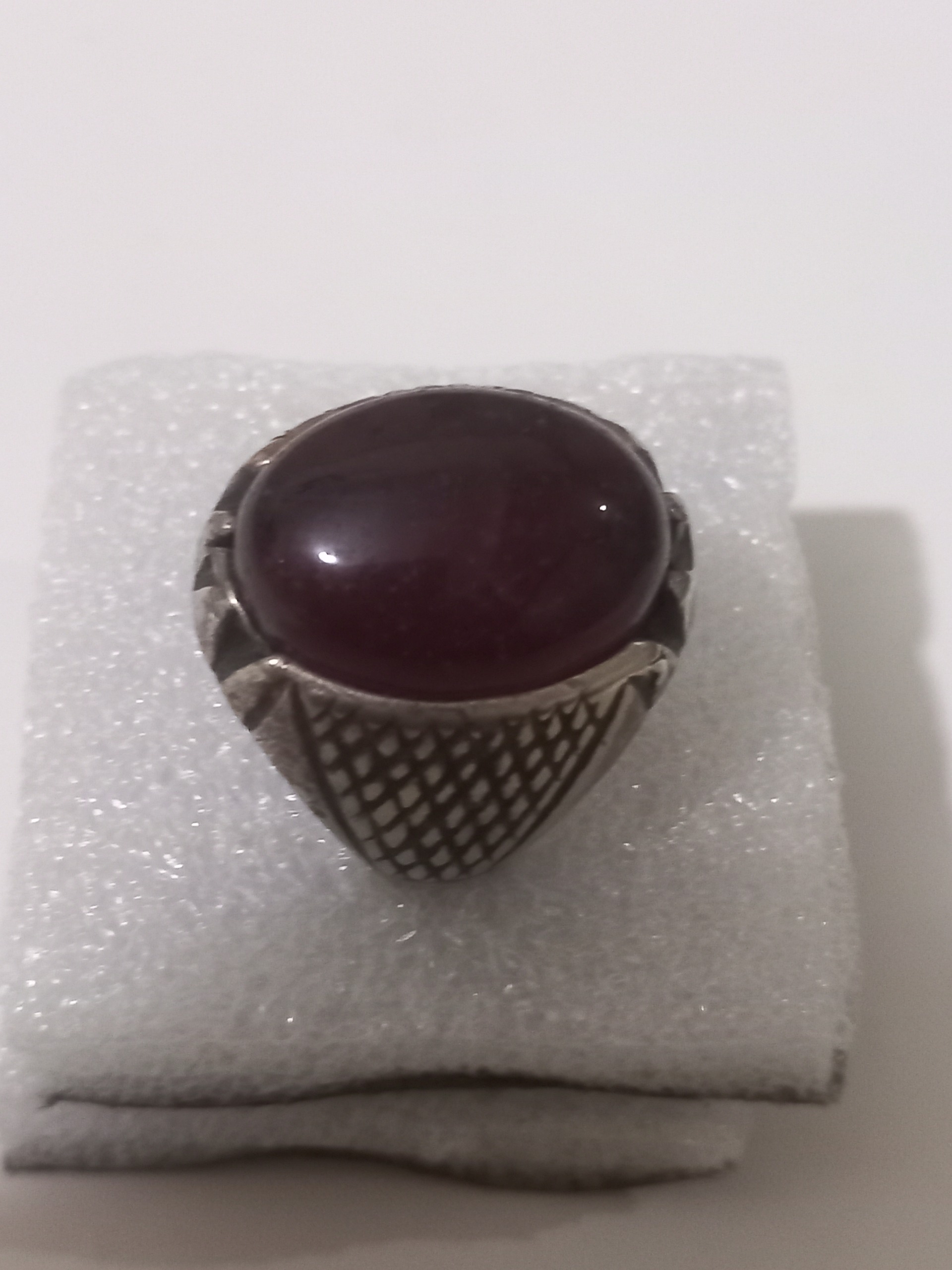 انگشتر قدیمی توضیحات دارد