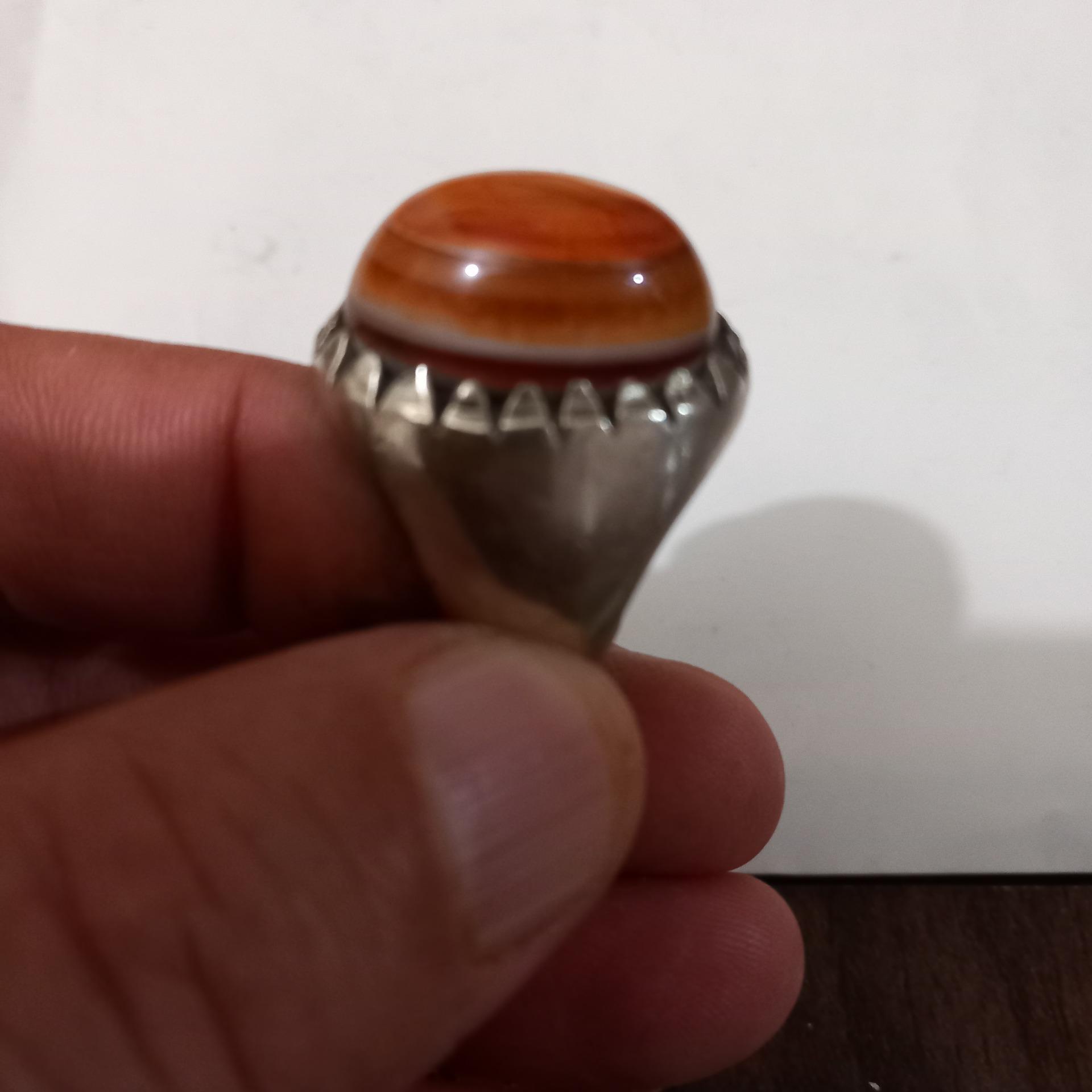 انگشتر و سنگ معدنی