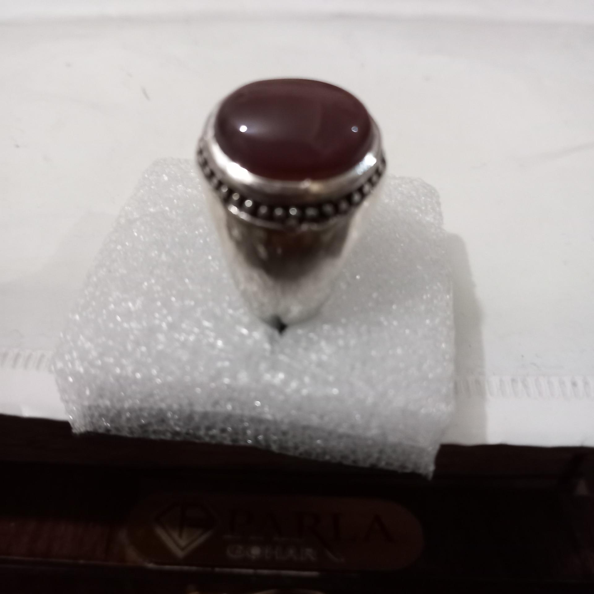 انگشتر و سنگ معدنی