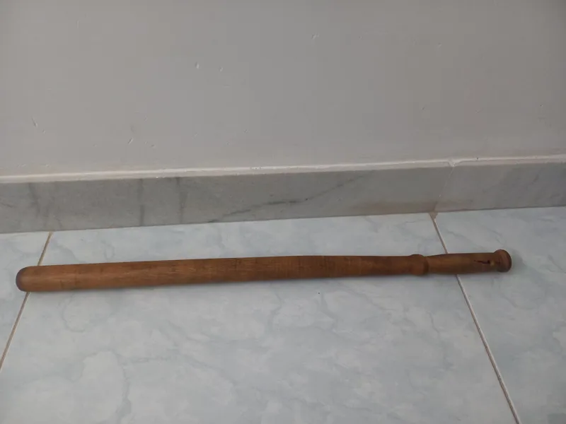 باتوم چوبی یا چماق دست ساز از چوب جنگلی بسیار محکم