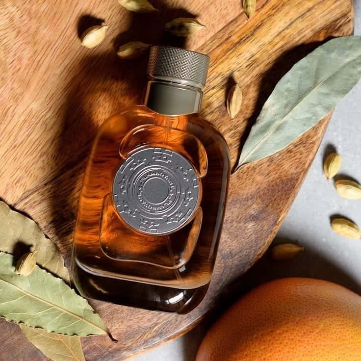 ادکلن زیبای Flamboyant بدون.قیمت.