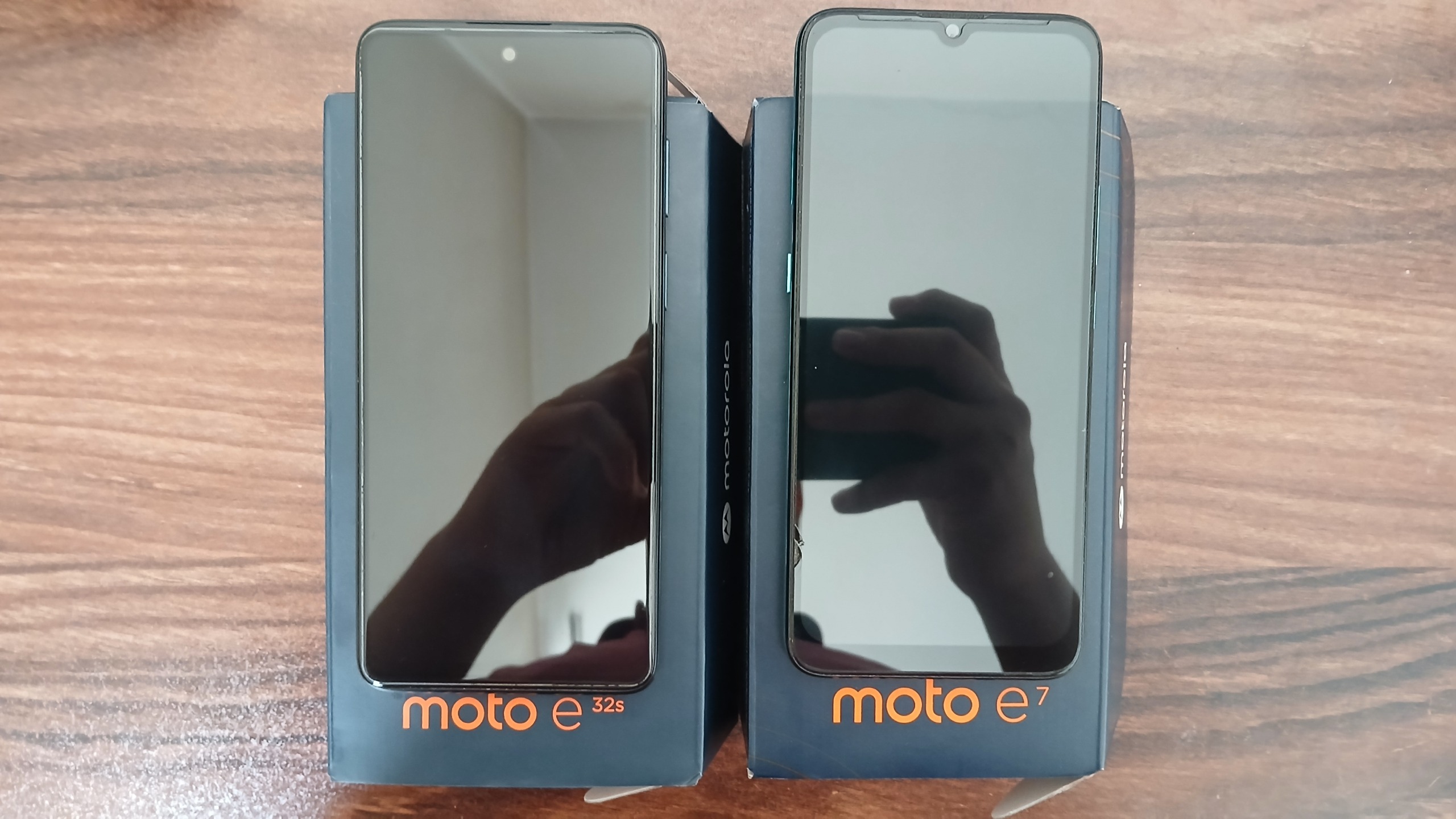 دو عدد گوشی motorola