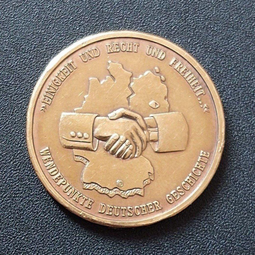 مدال کمیاب یادبود اتحاد آلمان شرقی و غربی