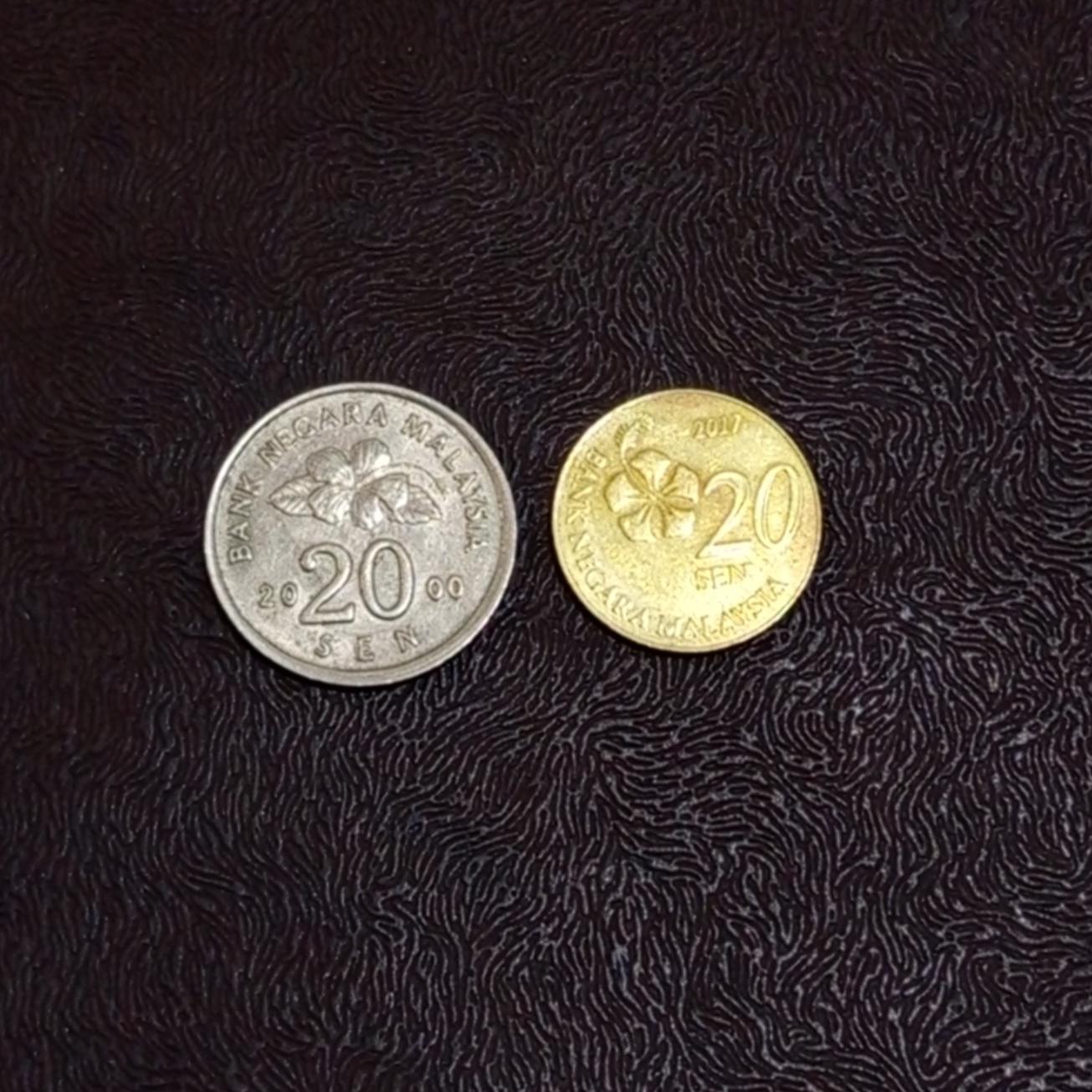 دو عدد سکه قدیم و جدید 20 سن کشور مالزی