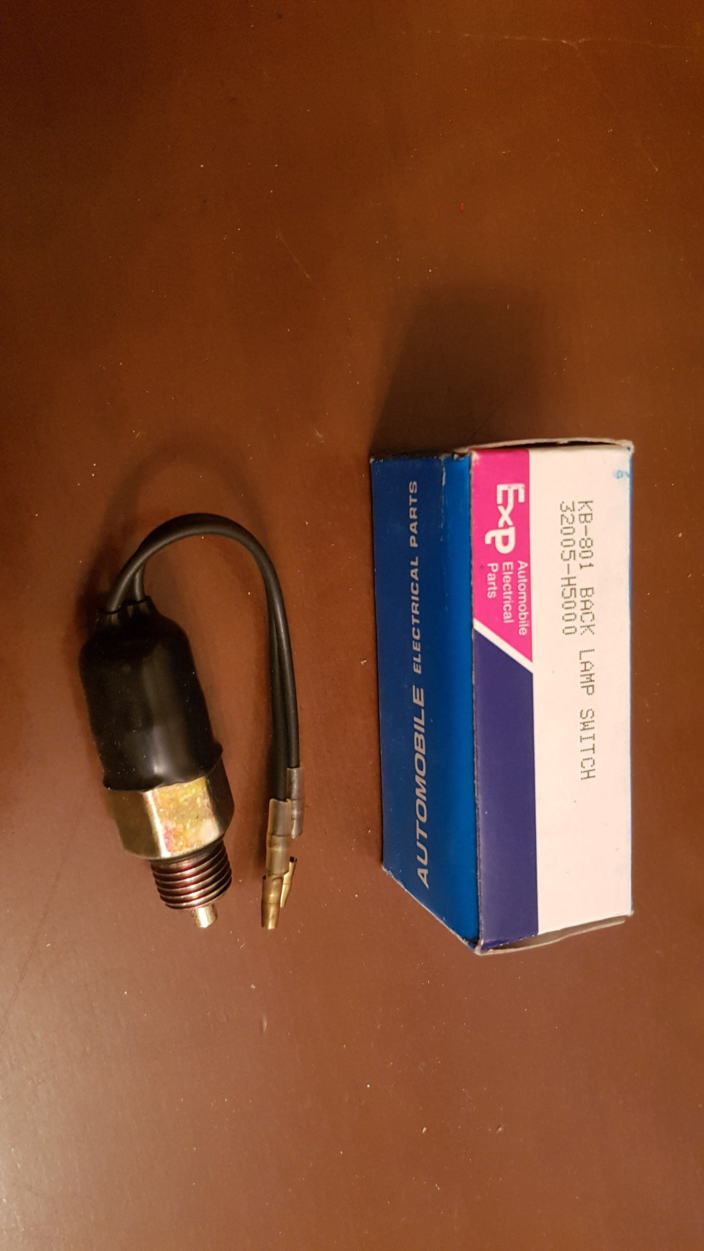 فشنگی دنده عقب نیسان تایوان