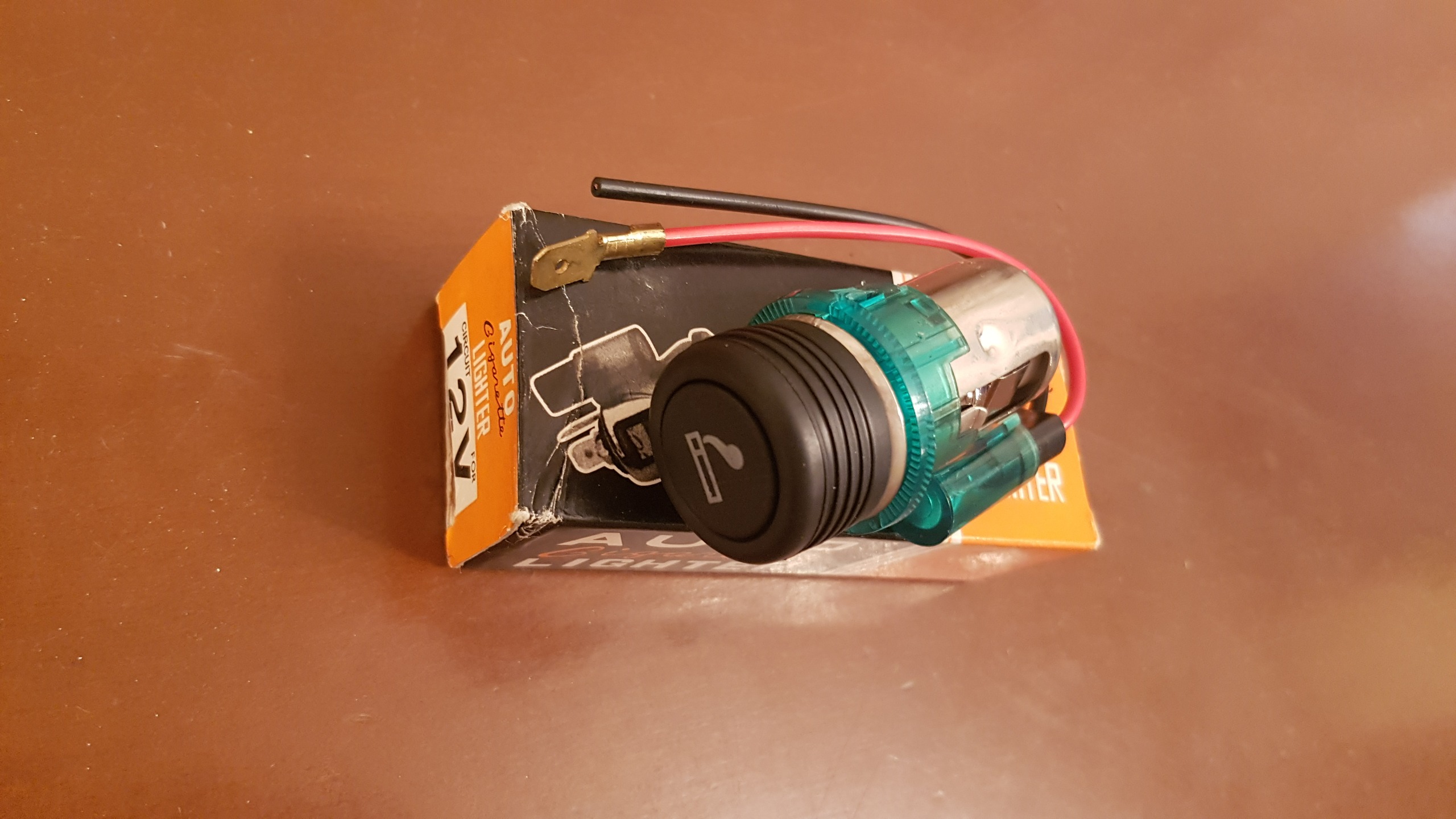 فندک چراغدار وانت پیکان تایوان جنس عالی