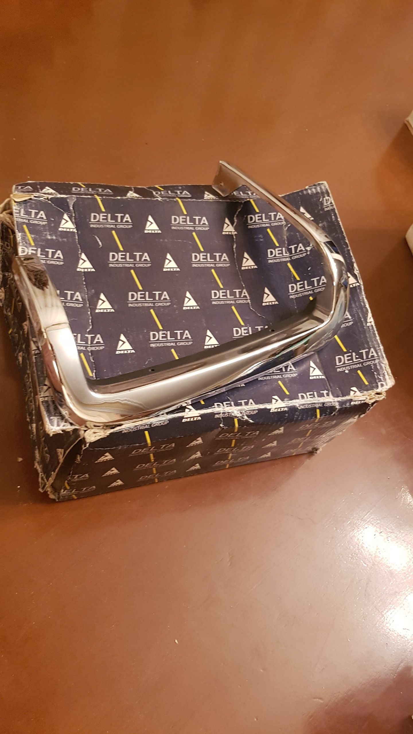 زه دور چراغ وانت پیکان جلو چپ