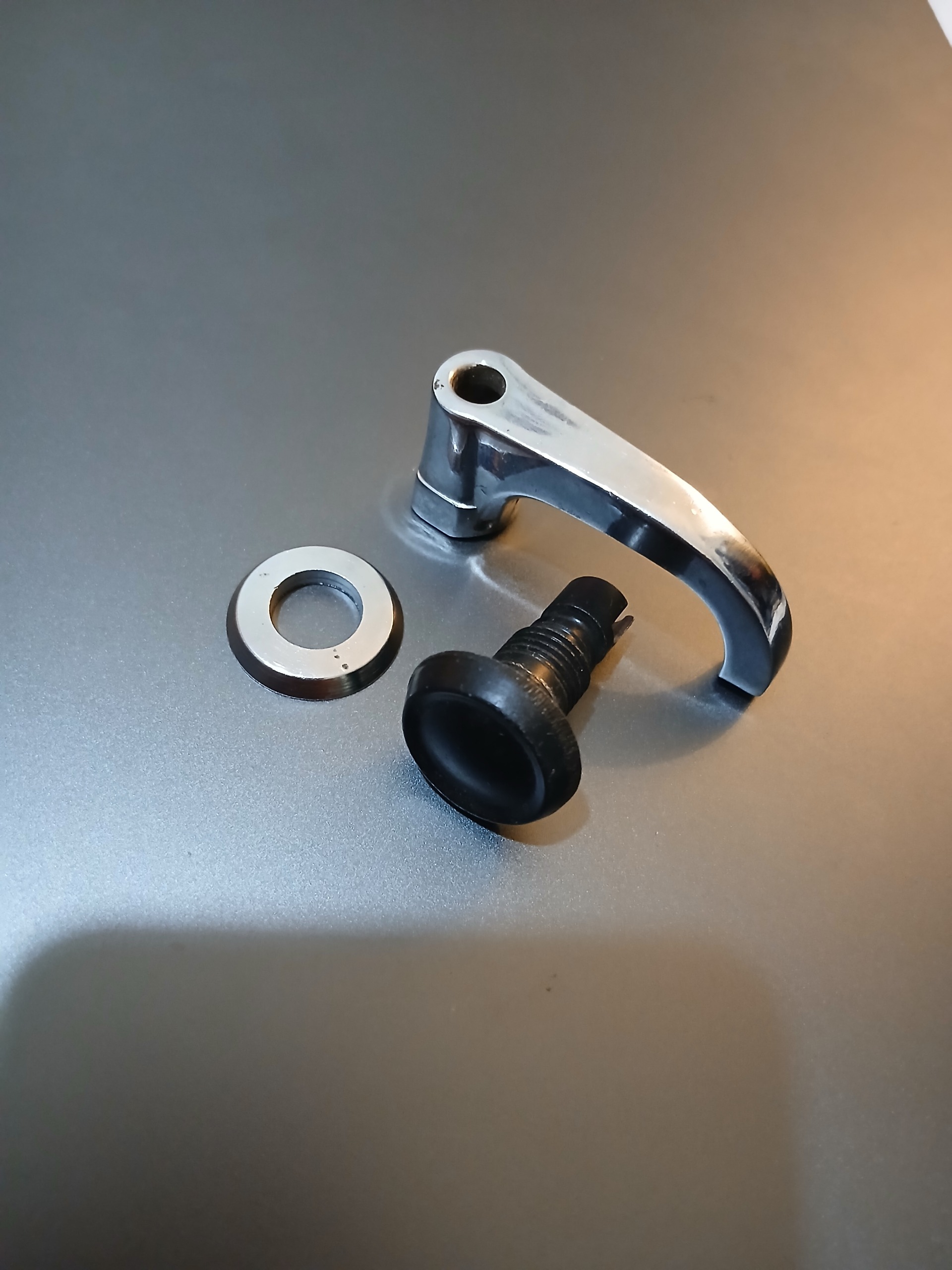 قفل لچکی شیشه پیکان اصلی قدیمی(توضیحات دارد)