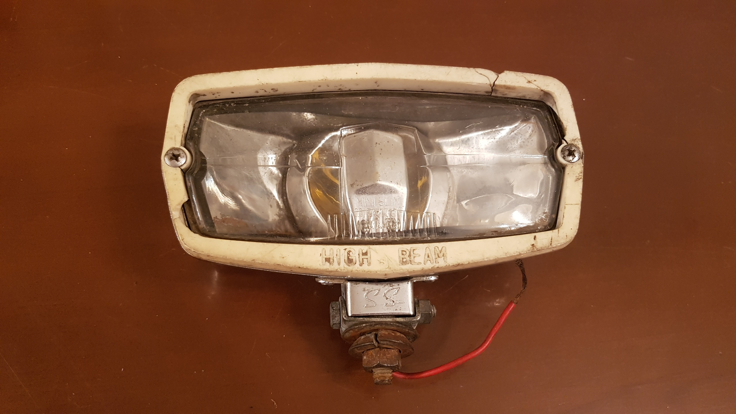 پروژکتور آلمان اصل نور زرد