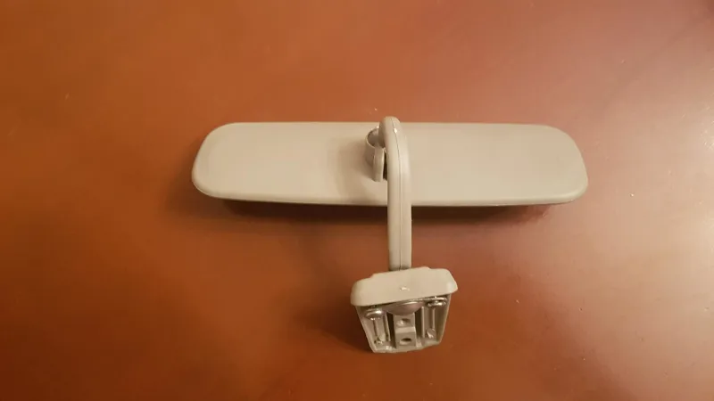 آینه داخل نیسان