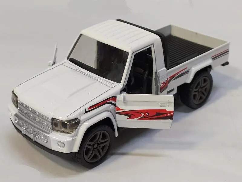 ماشین فلزی تویوتا لندکروزر _چراغدار و موزیکال