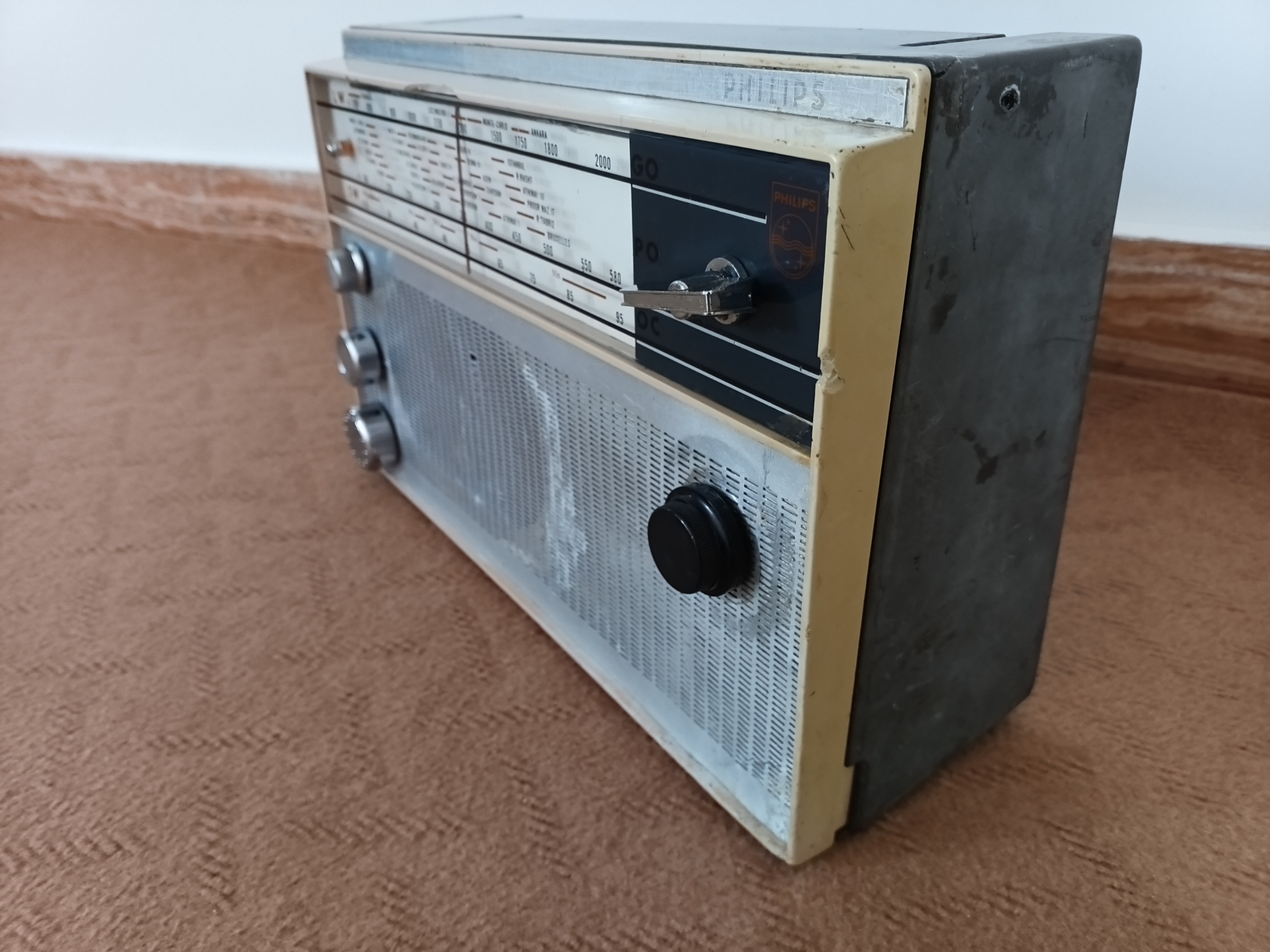 رادیو فیلیپس 3 موج خیلی خاص، طبق توضیح