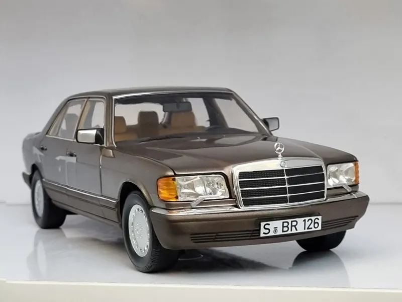 ماکت مرسدس بنز 560 برند Norev پک بنز