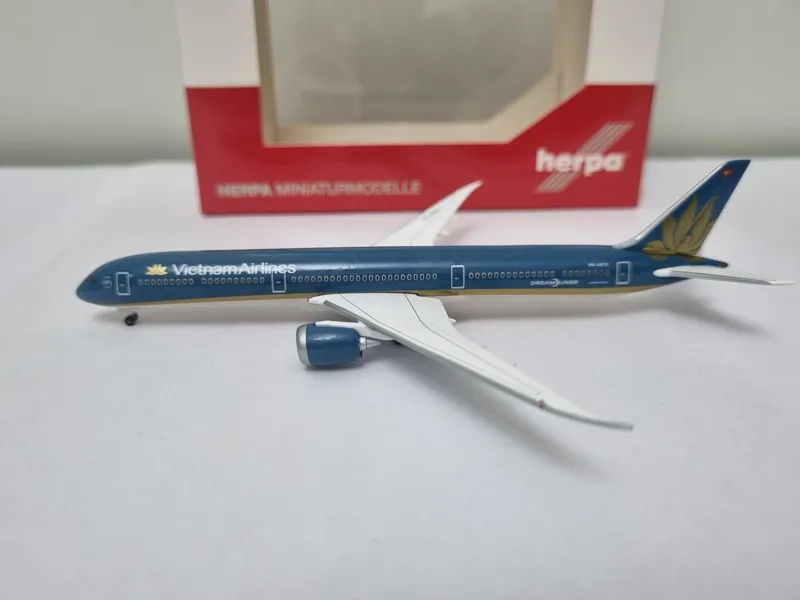 ماکت هواپیما بوئینگ 10-787 Vietnam Airlines