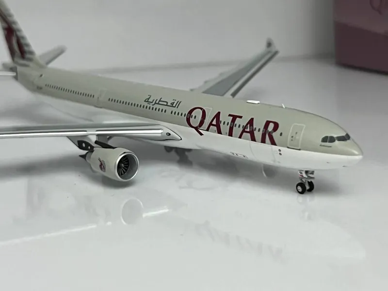 ماکت هواپیما ایرباس 330 قطر مقیاس 400