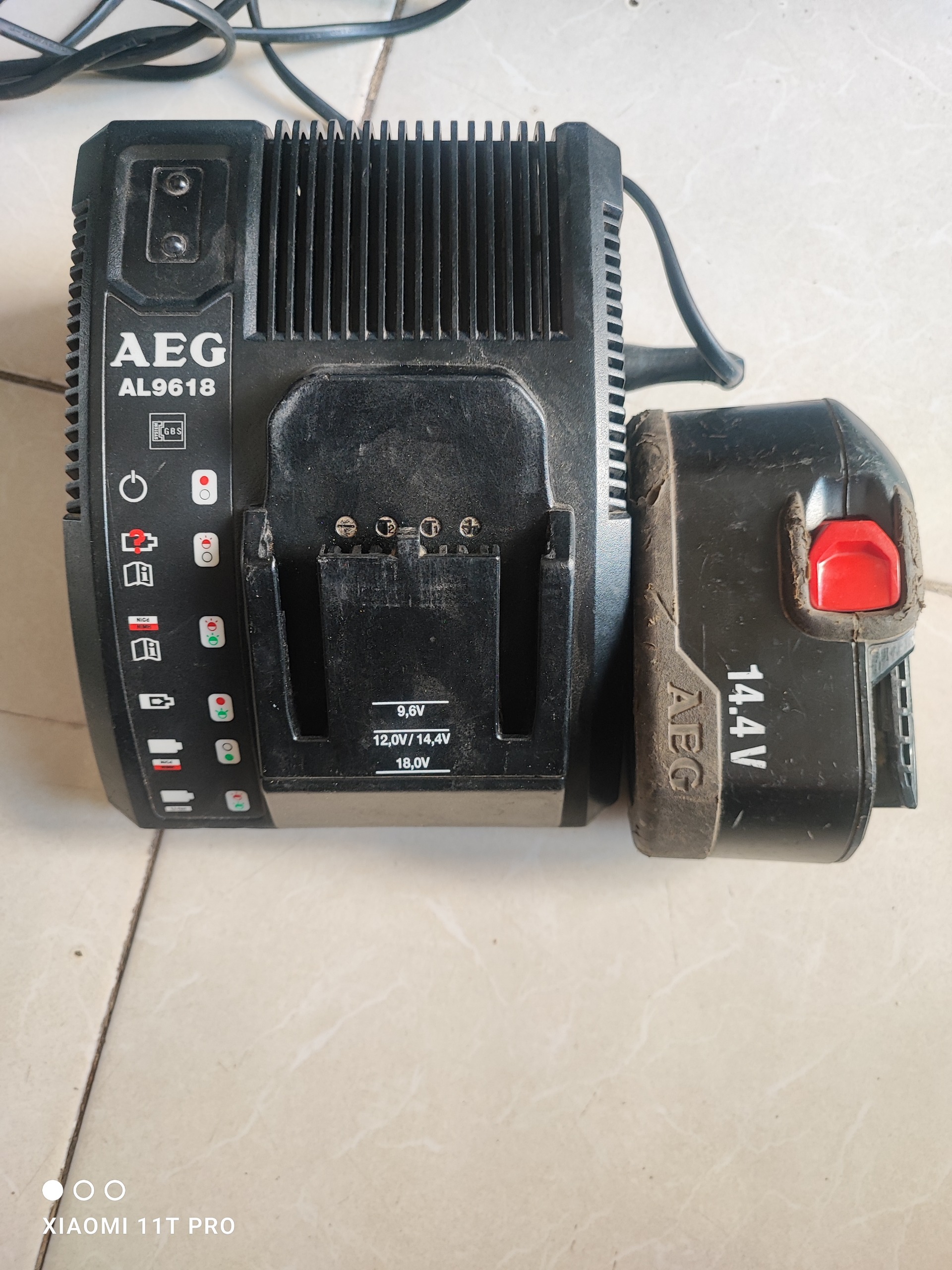 شارژر باتری AEG
