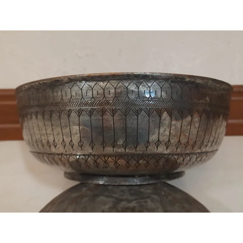کاسه مسی قلم عمل دار
