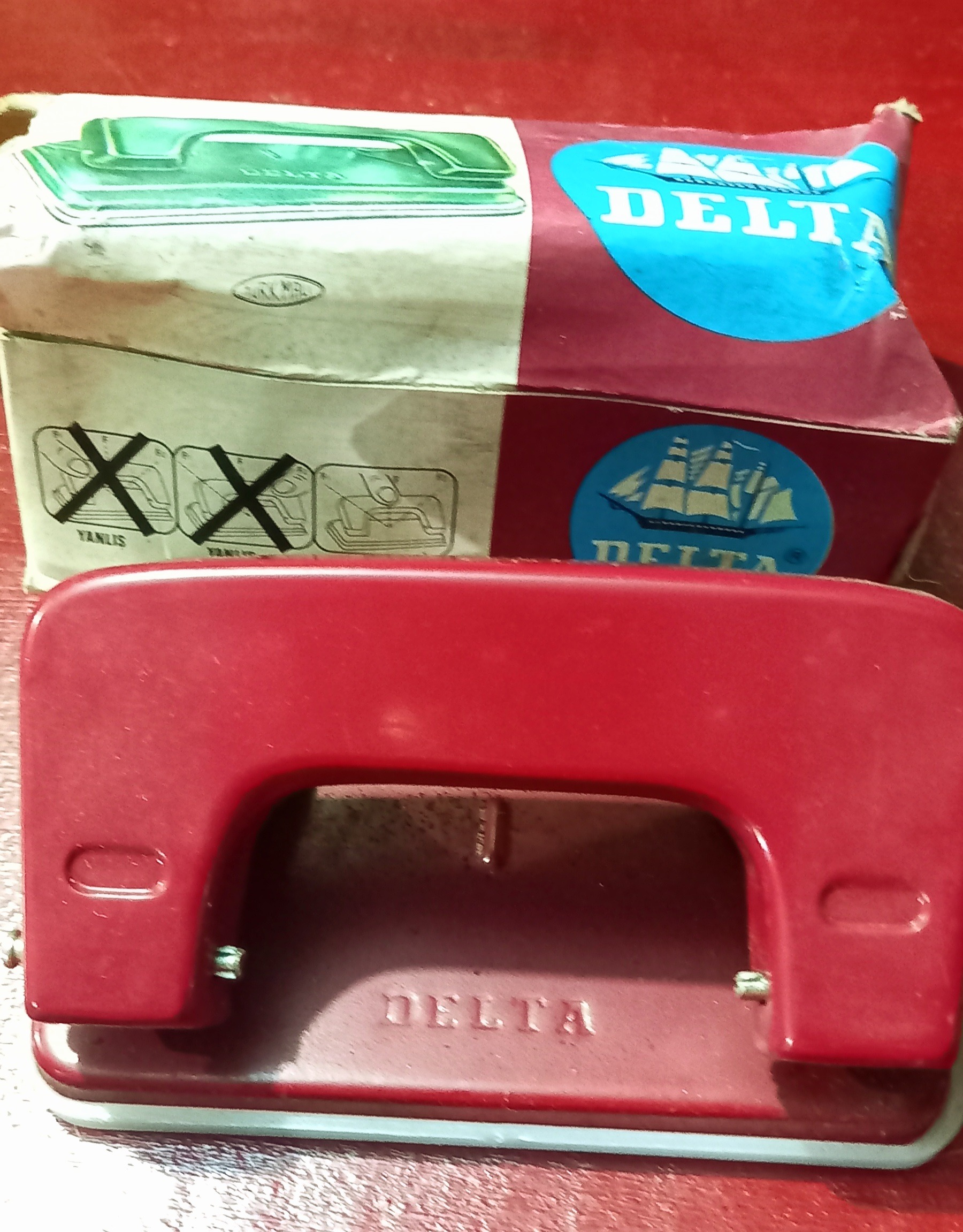 دستگاه پانچ مارک دلتا (دهه 60)