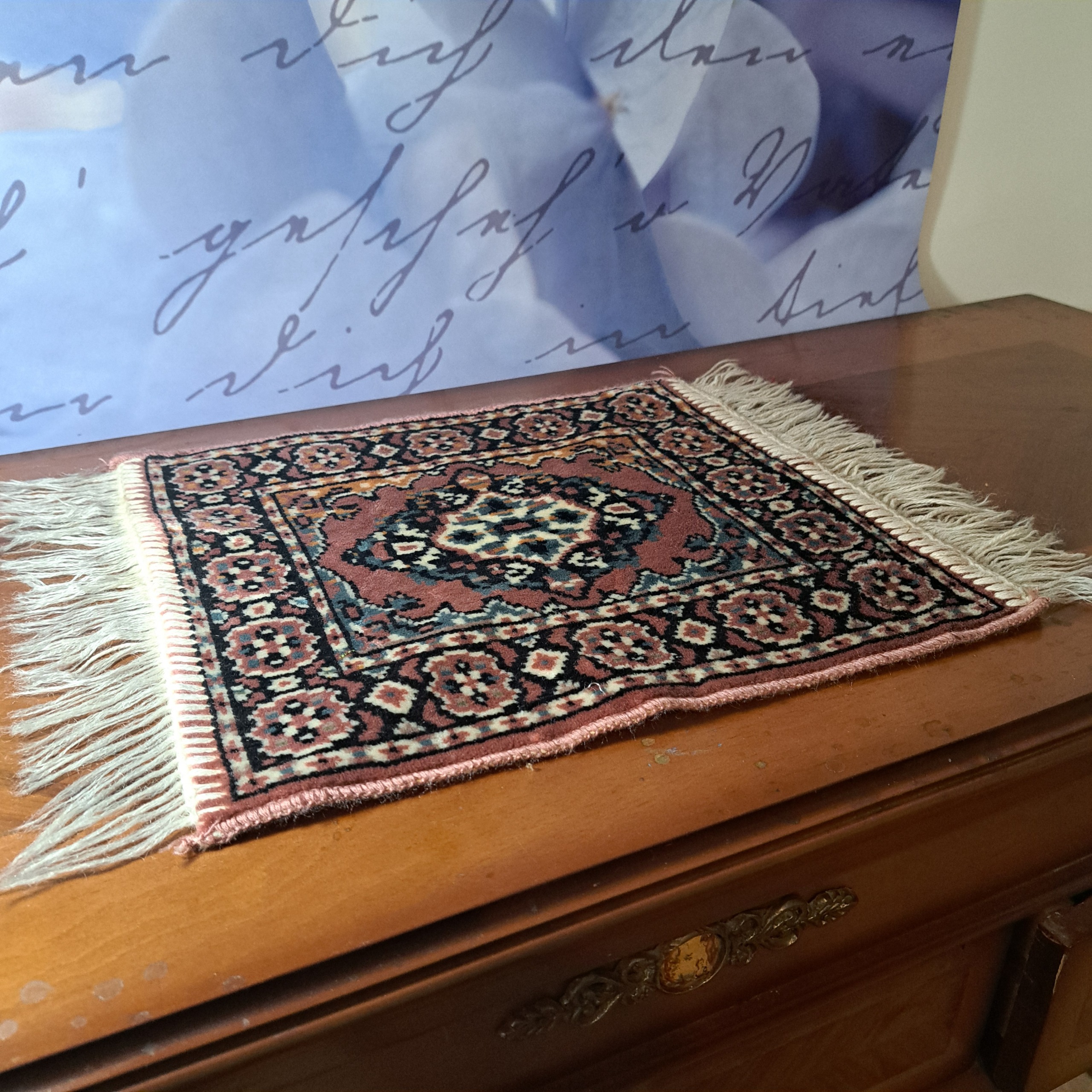 رومیزی طرح فرش مخمل