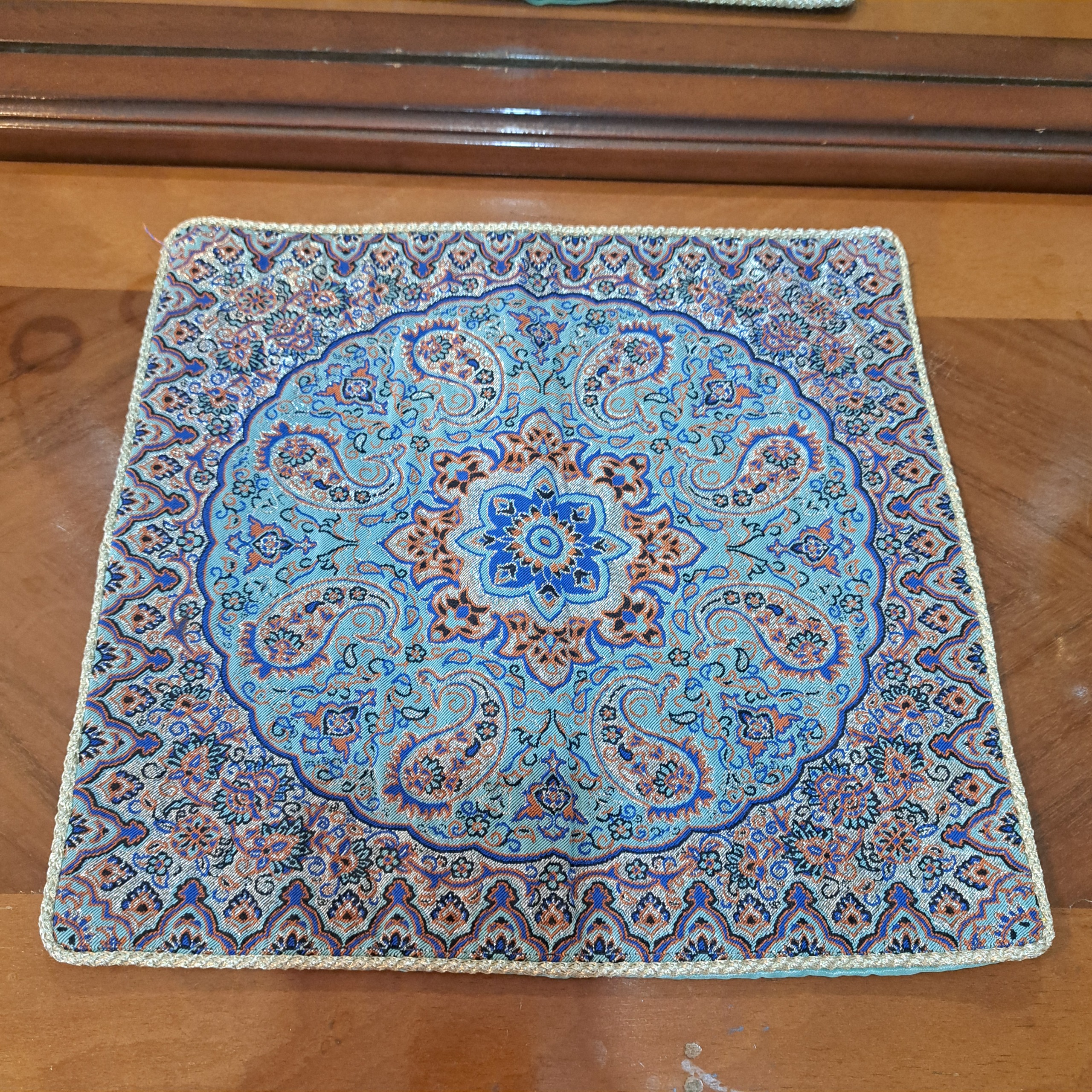 رومیزی موتیف ترمه قدیمی
