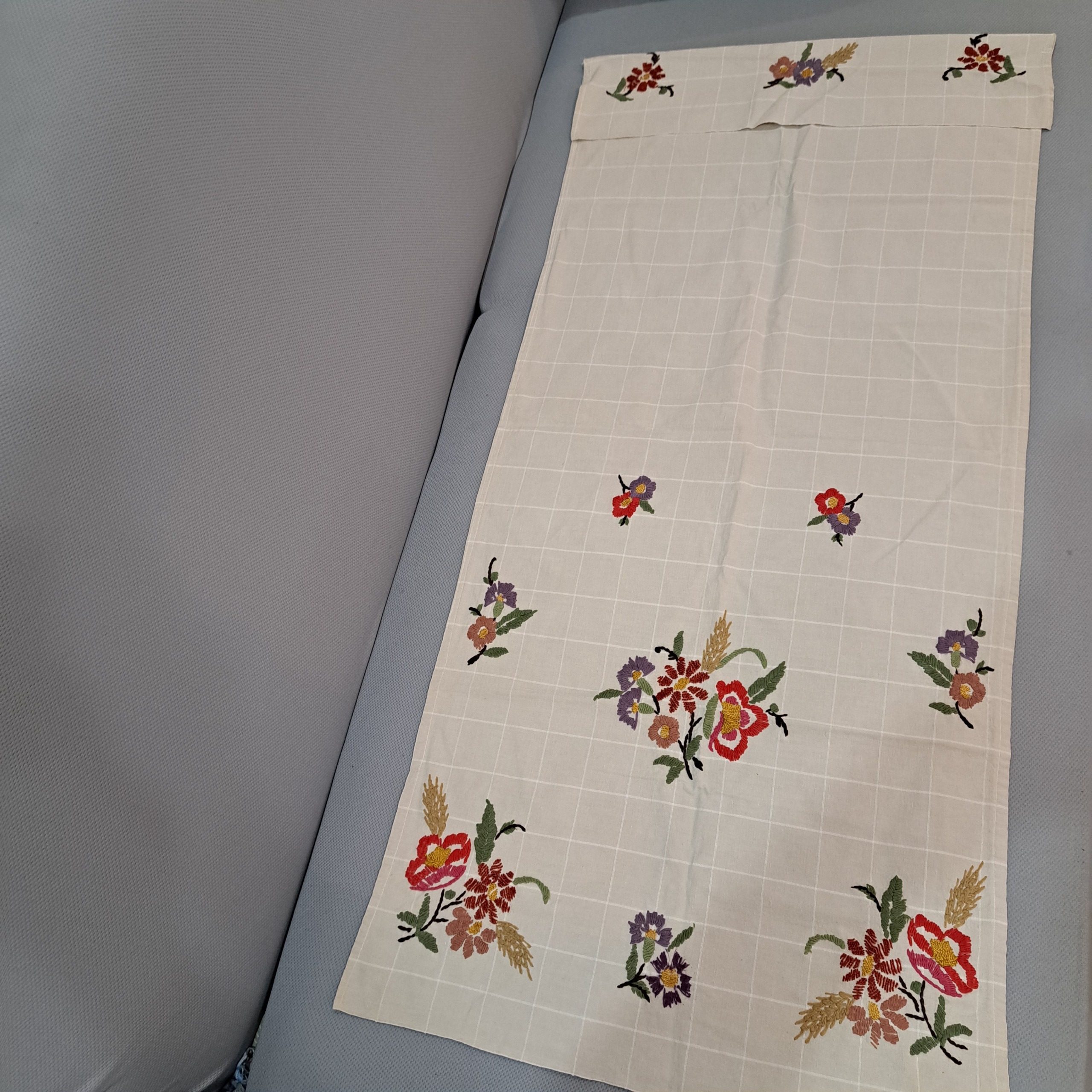 پرده یا پارچه گل دوزی قدیمی
