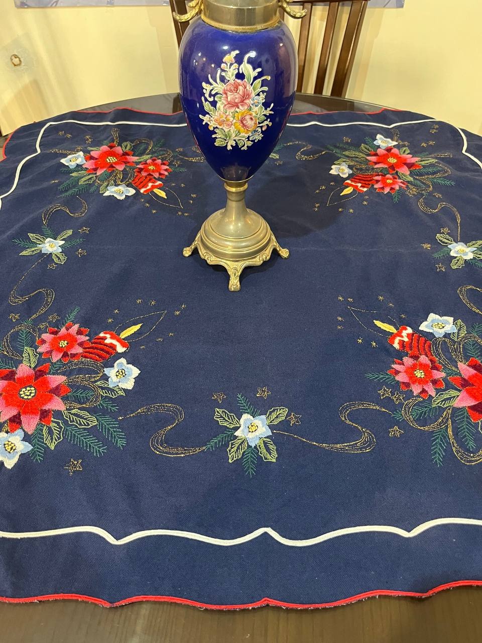 رومیزی قدیمی گلدوزی ماشینی