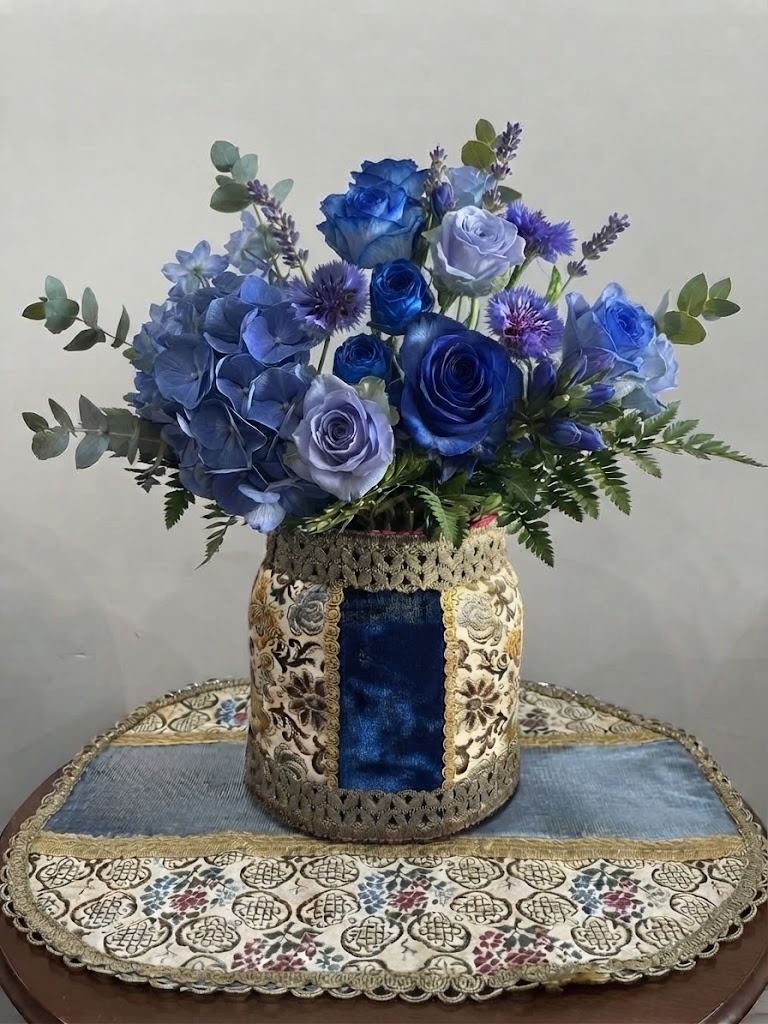 گلدان آنتیک دوزی شده