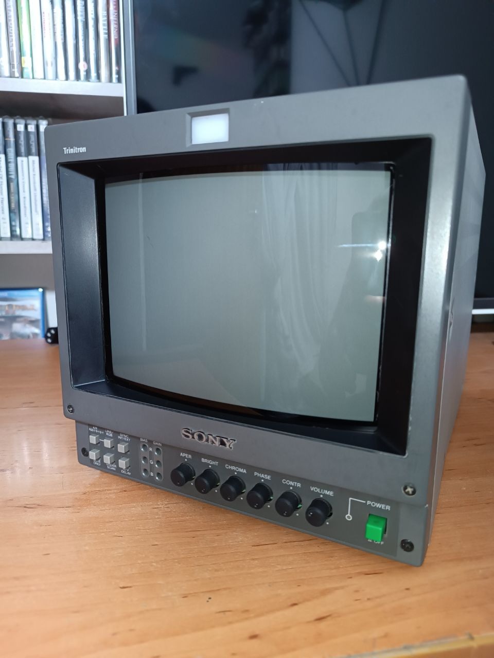 مخصوص کنسول های بازی Sony pvm 9 inches