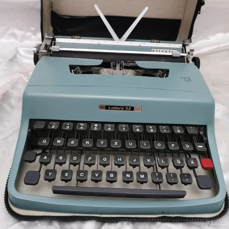 دستگاه تایپ فلزی لاتین olivetti lettera 32