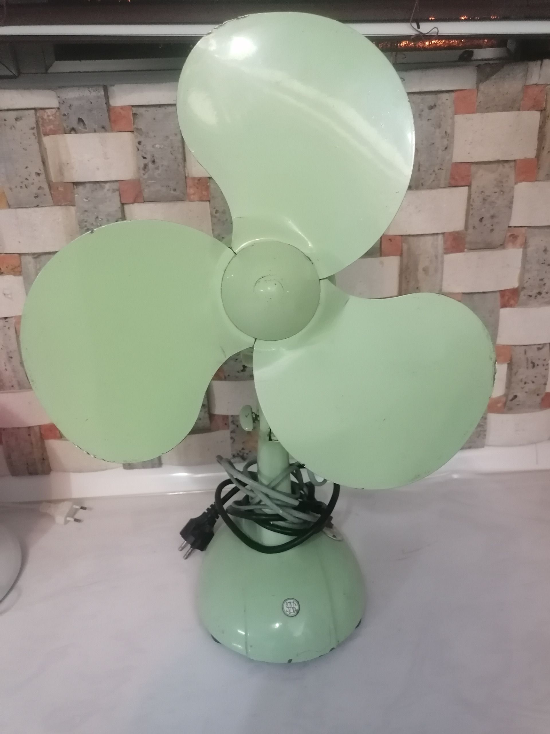 پنکه قدیمی سه پر