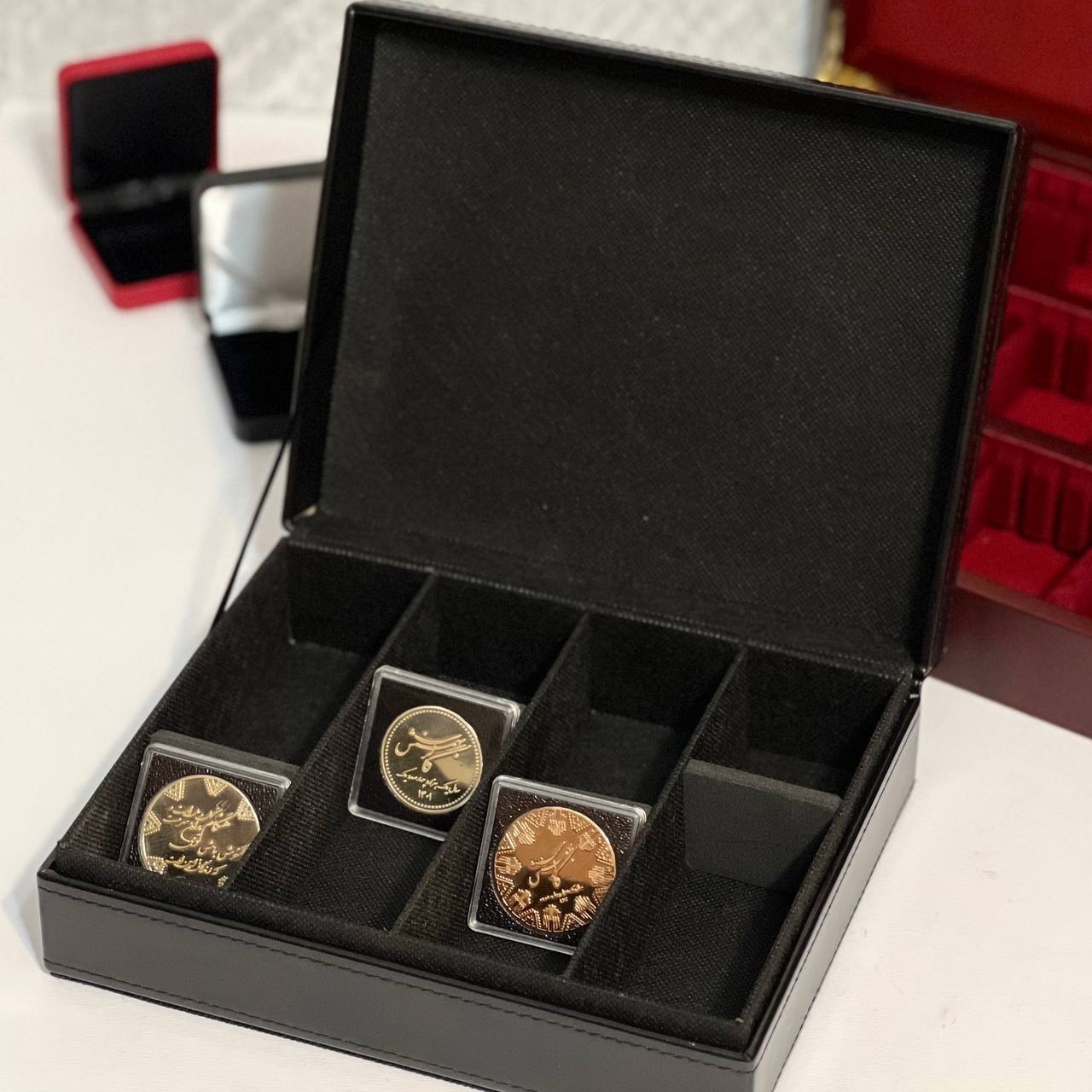 جعبه نگهداری سکه با کپسول