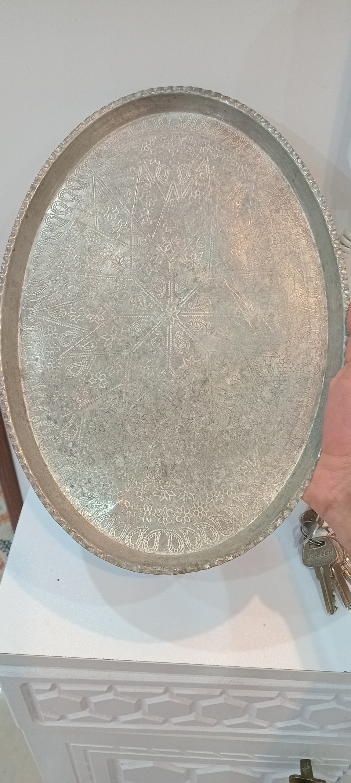 700 گرم سینی مسی قدیمی با امضا سازنده کار زنجان