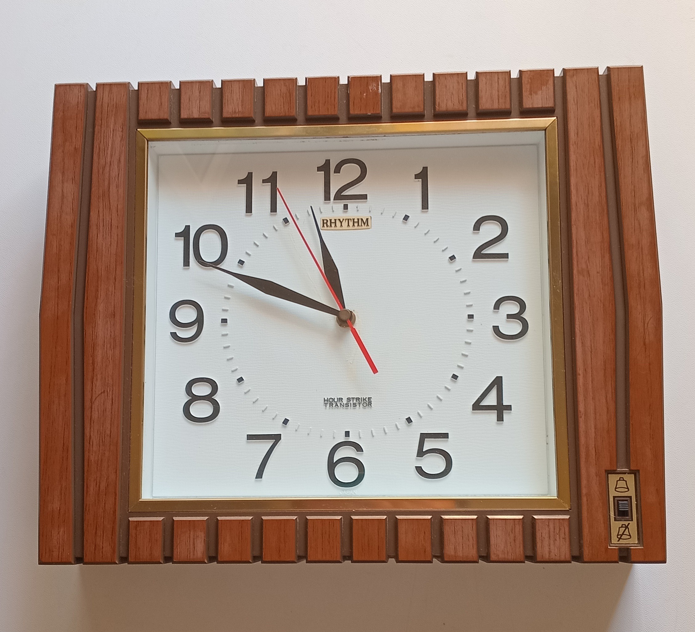 ساعت دیواری ریتمیک و سکوت