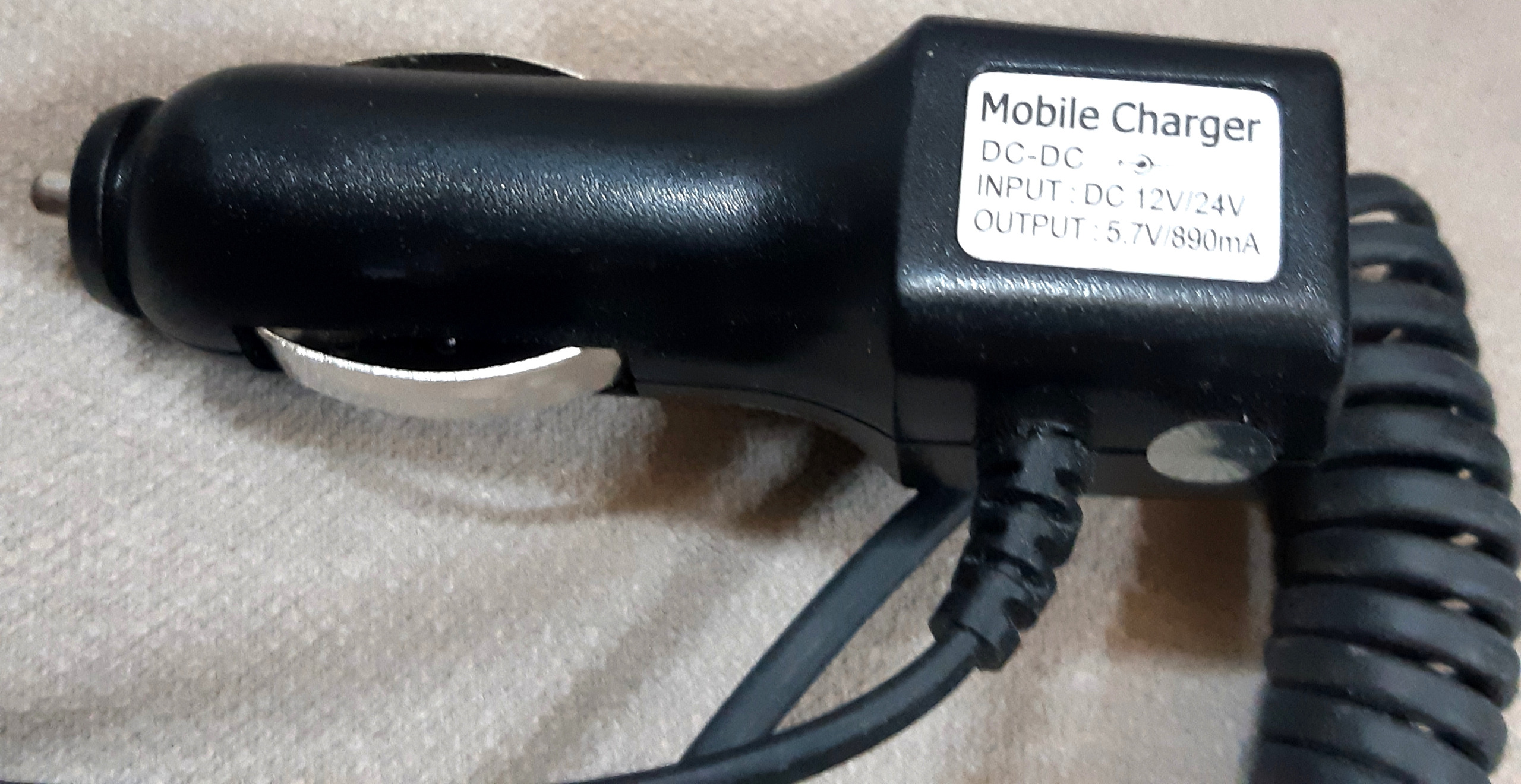 شارژر فندکی سونی اریکسون با کابل کششی رنگ مشکی