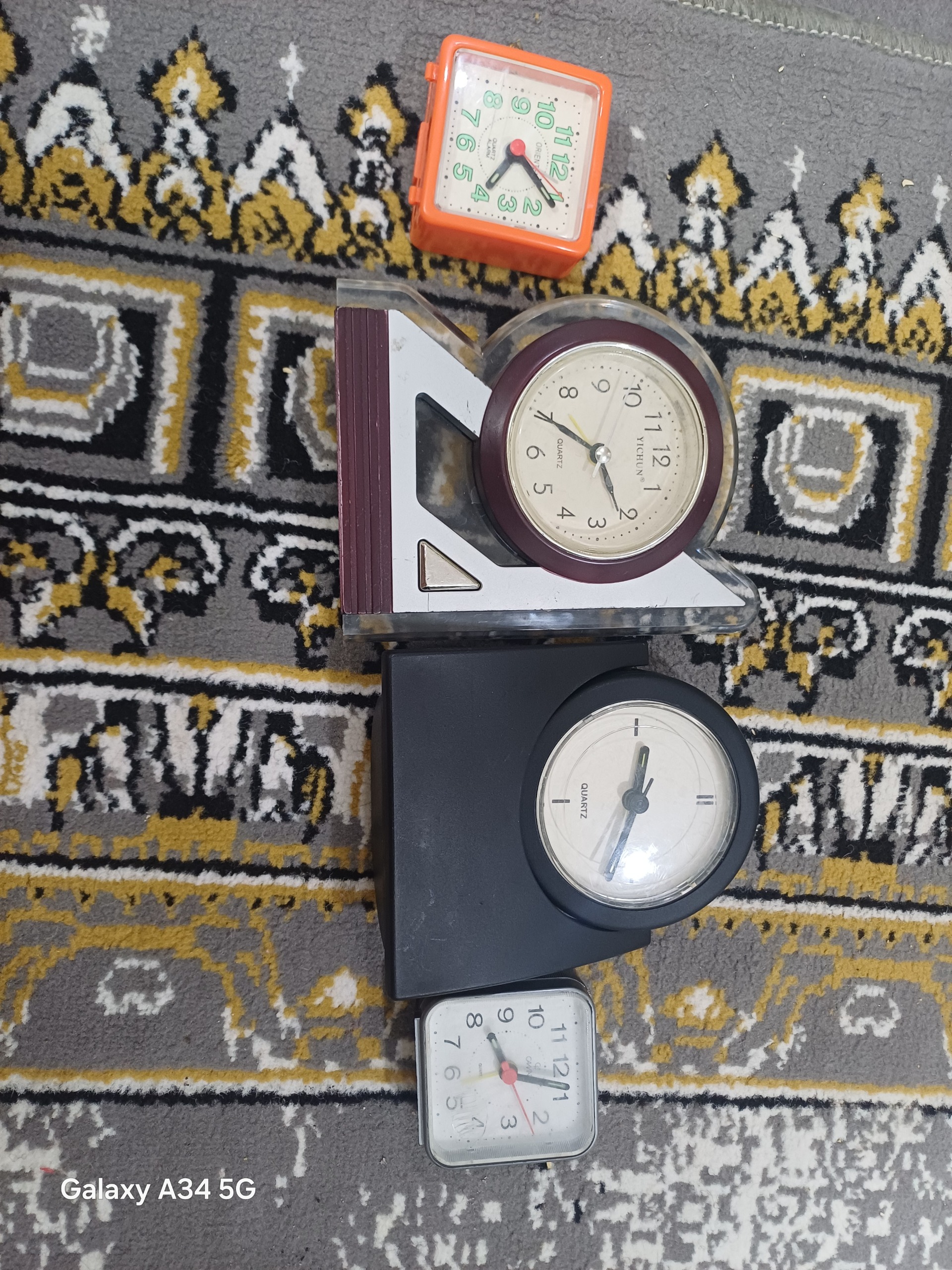 چهار عدد ساعت رومیزی توضیحات