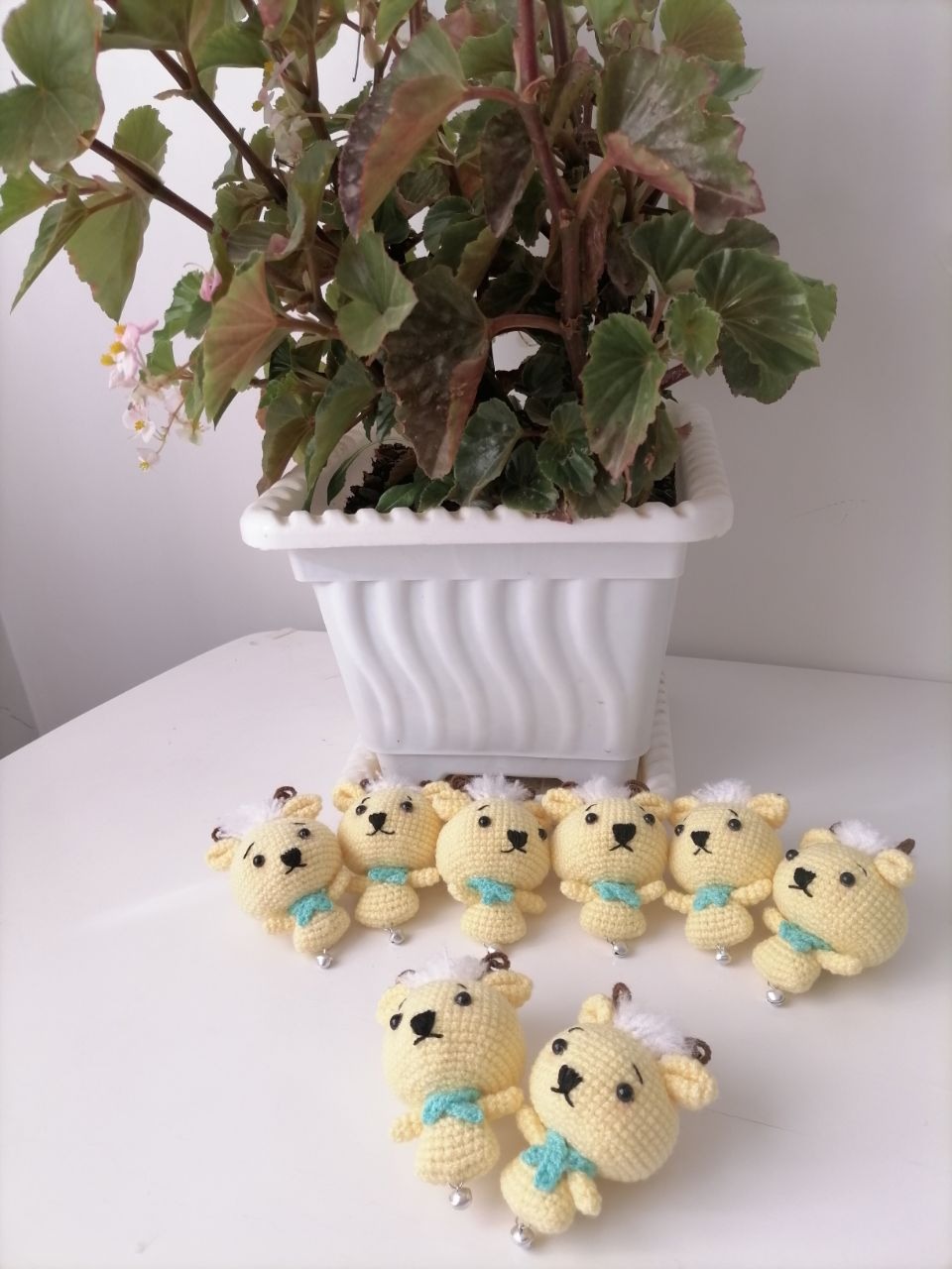 آویز بز زنگوله دار