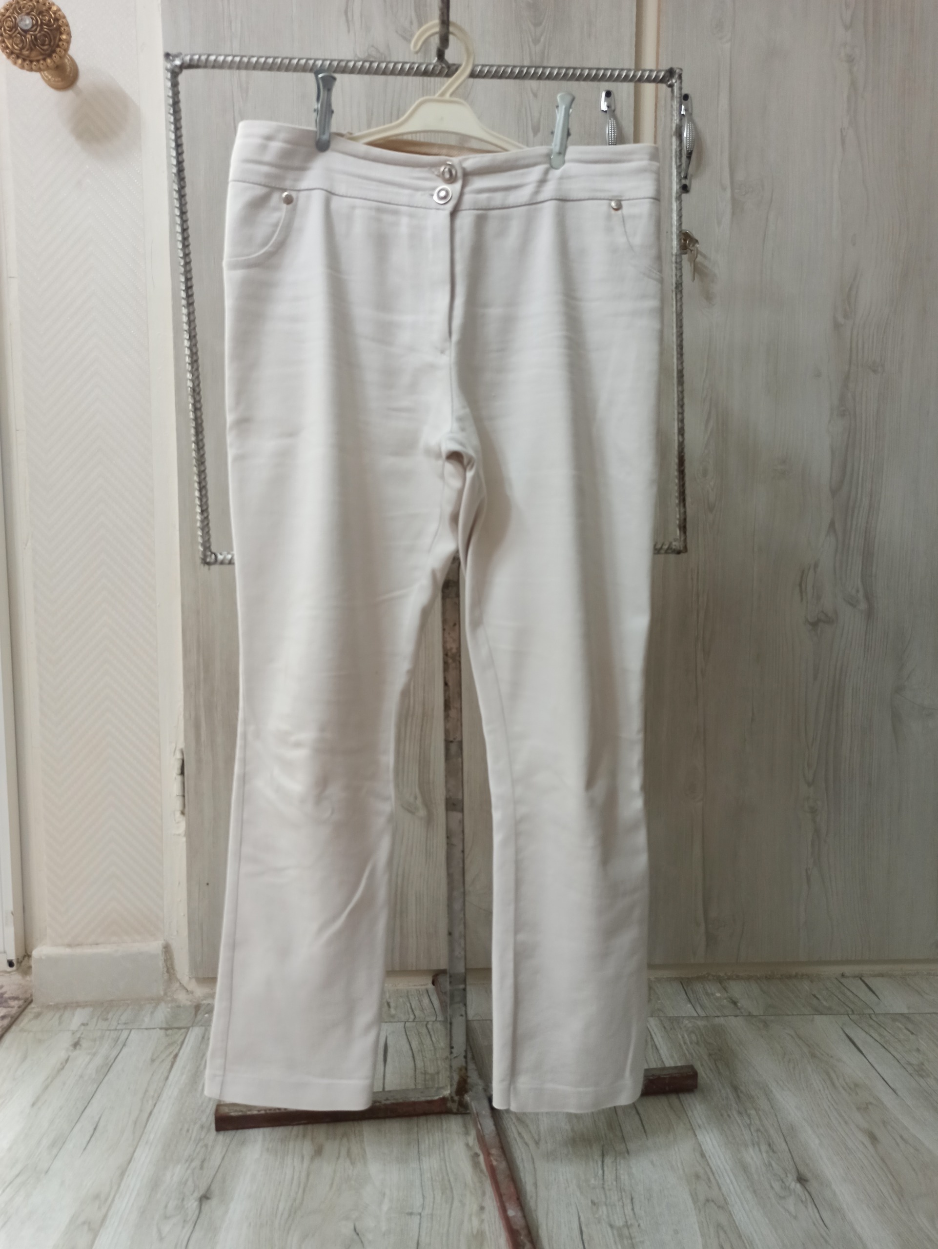 شلوار سفید زنانه