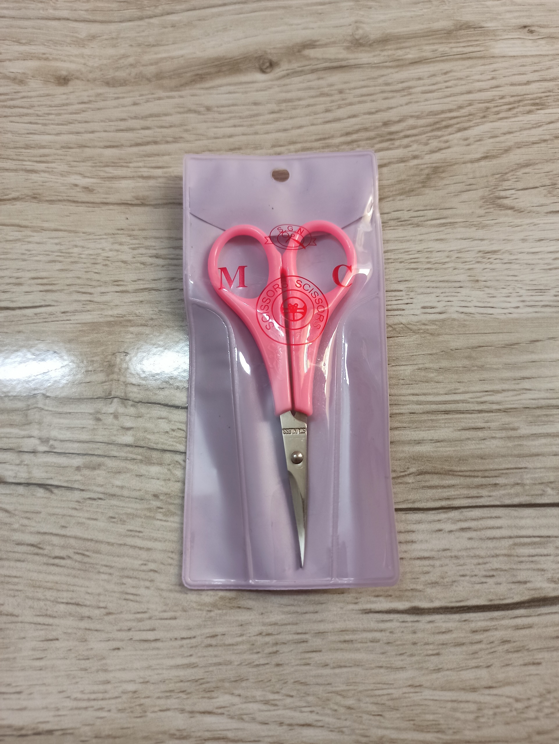 قیچی ابرو دسته صورتی