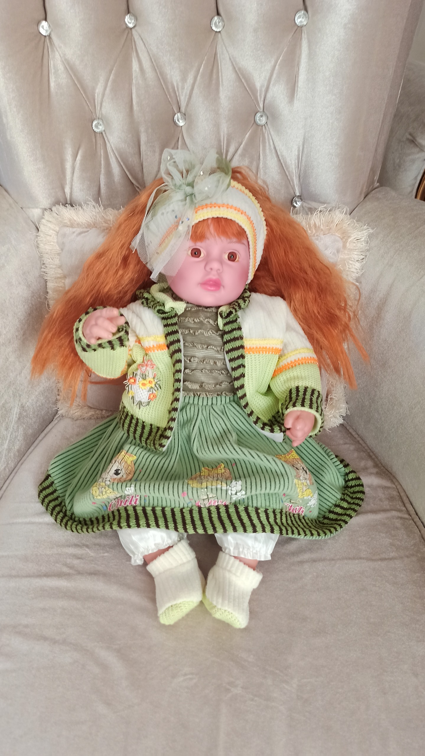 عروسک دختر آوازخوان