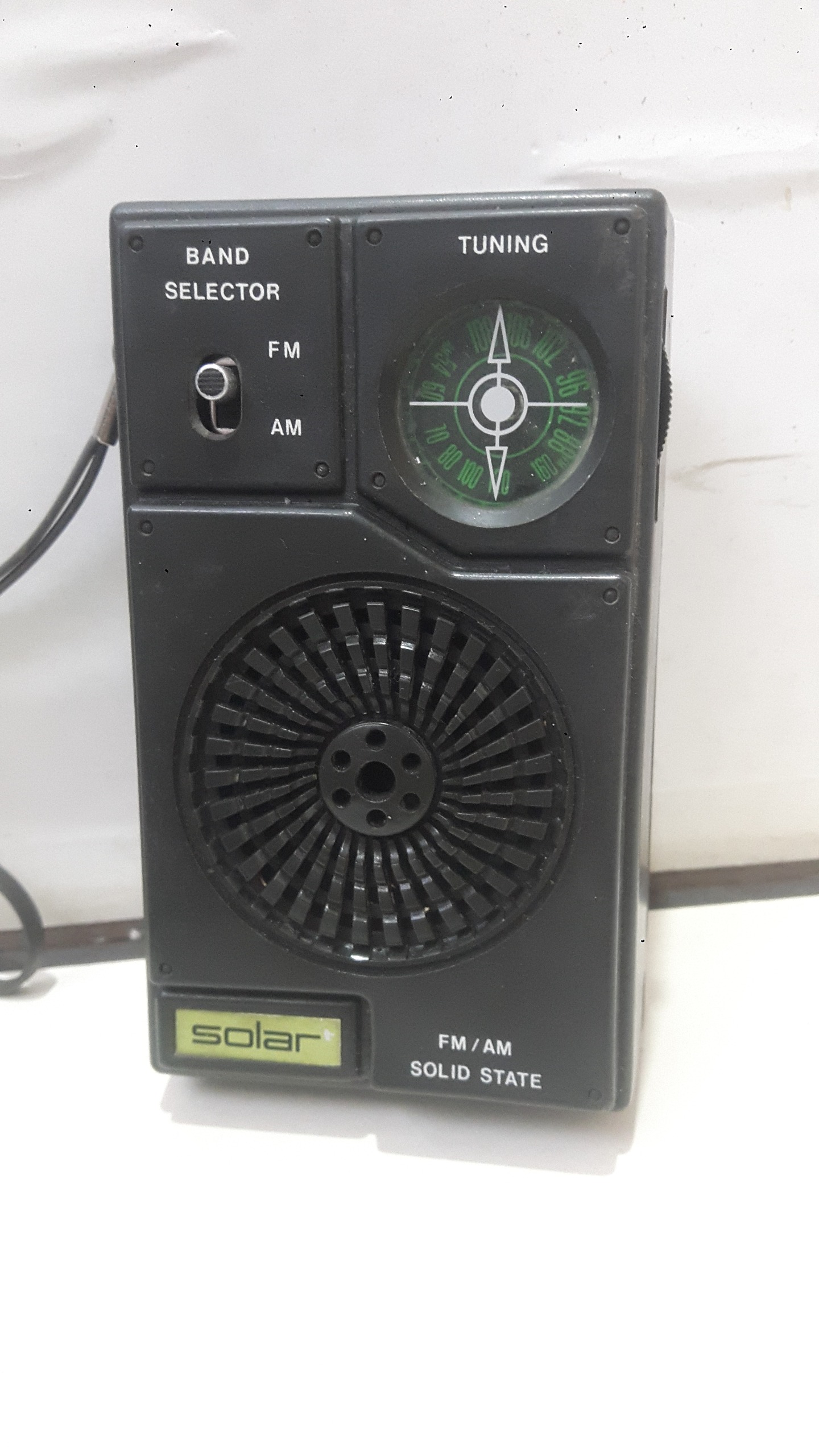 رادیو SOLID STATE مدلsolarساخت هنگ کنگ توضیح دارد