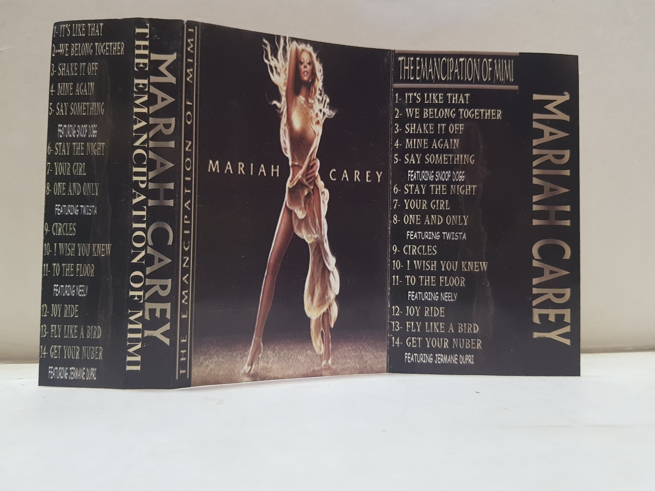 جلدعکس نوارکاست ( MARIAH CAREY ) توضیح دارد