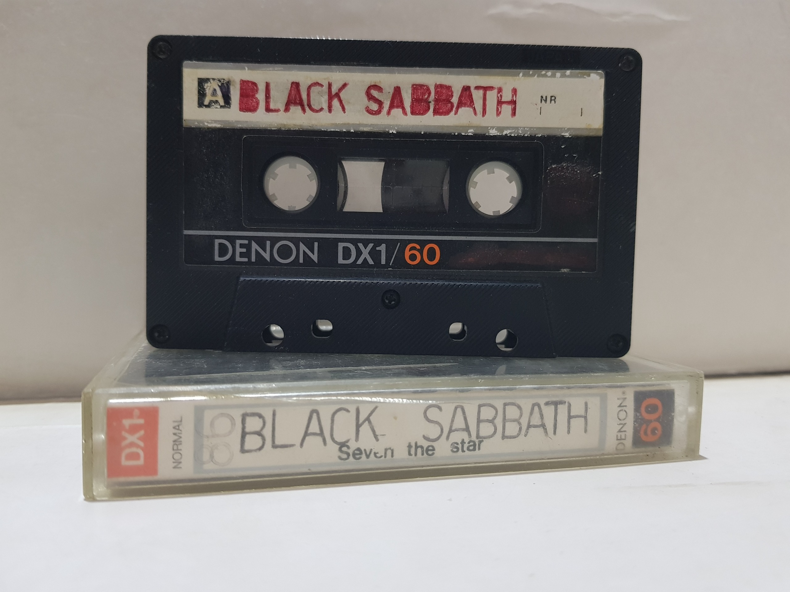 نوارکاست خارجی( BLACK SABBATH ) توضیح دارد
